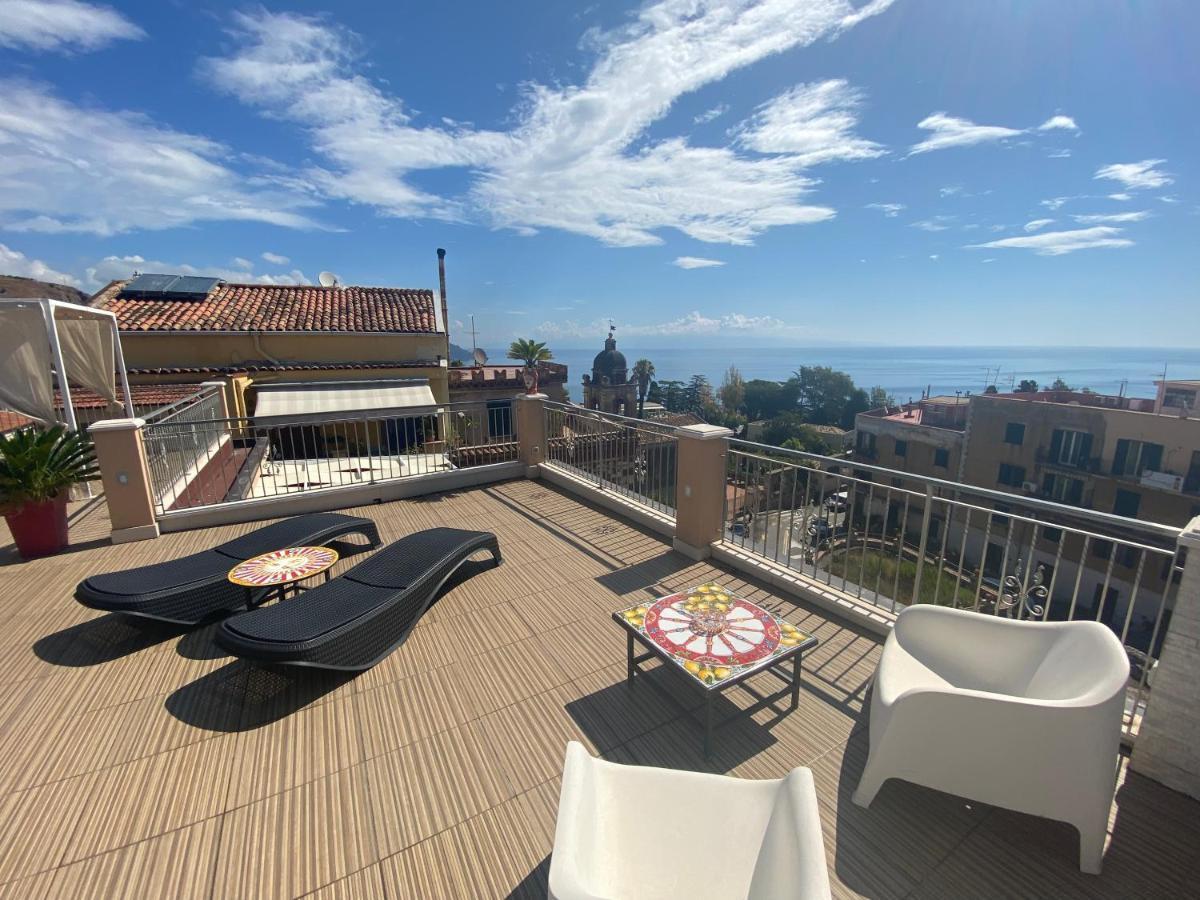 I Due Grifoni Apartments Taormina Exterior photo