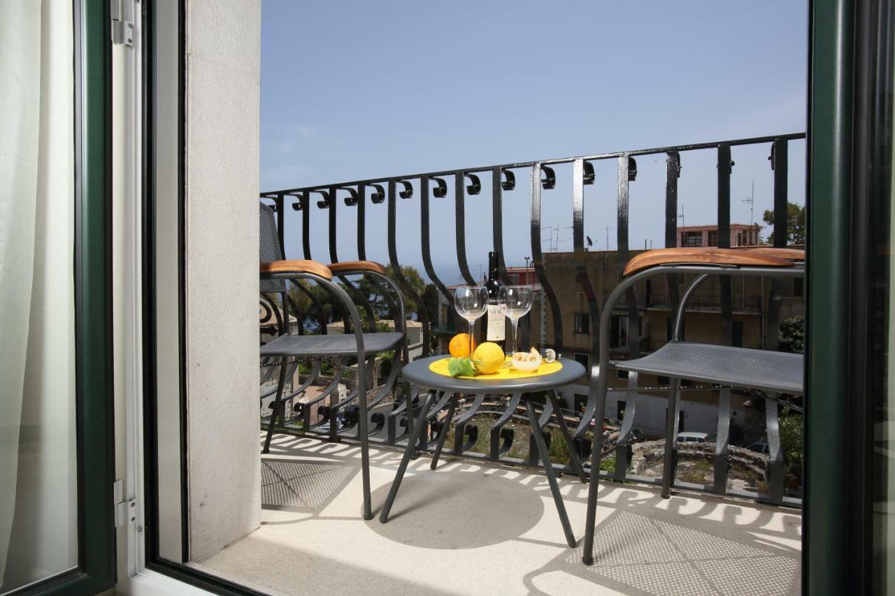 I Due Grifoni Apartments Taormina Exterior photo